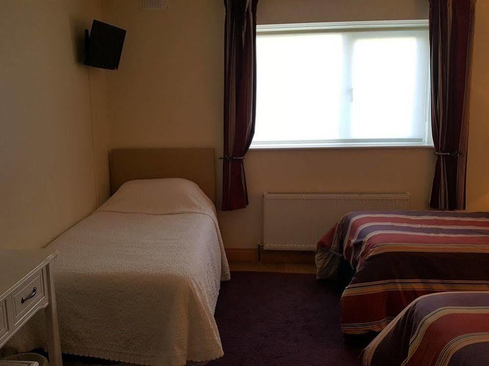 Hotel Clancys Of Glenfarne Extérieur photo